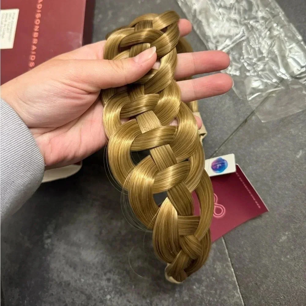 Madison Braids Luka Chain headband in dirty blonde